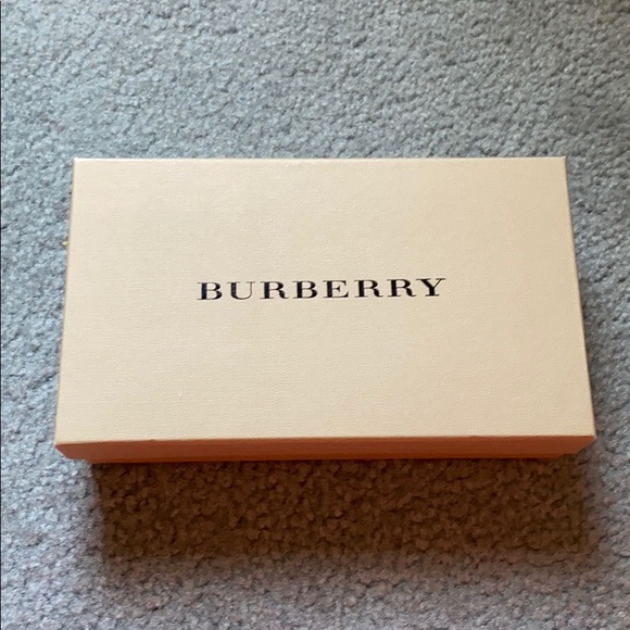 100% authentic Burberry long studded wallet - Picture 6 of 6